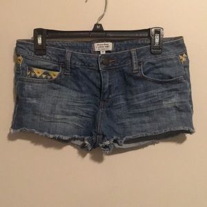 Cutoff shorts